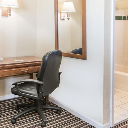 Days Inn By Wyndham Henrietta/Rochester Area Δωμάτιο φωτογραφία