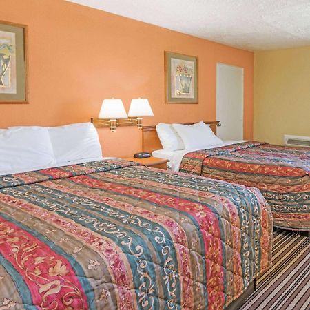 Days Inn By Wyndham Henrietta/Rochester Area Εξωτερικό φωτογραφία