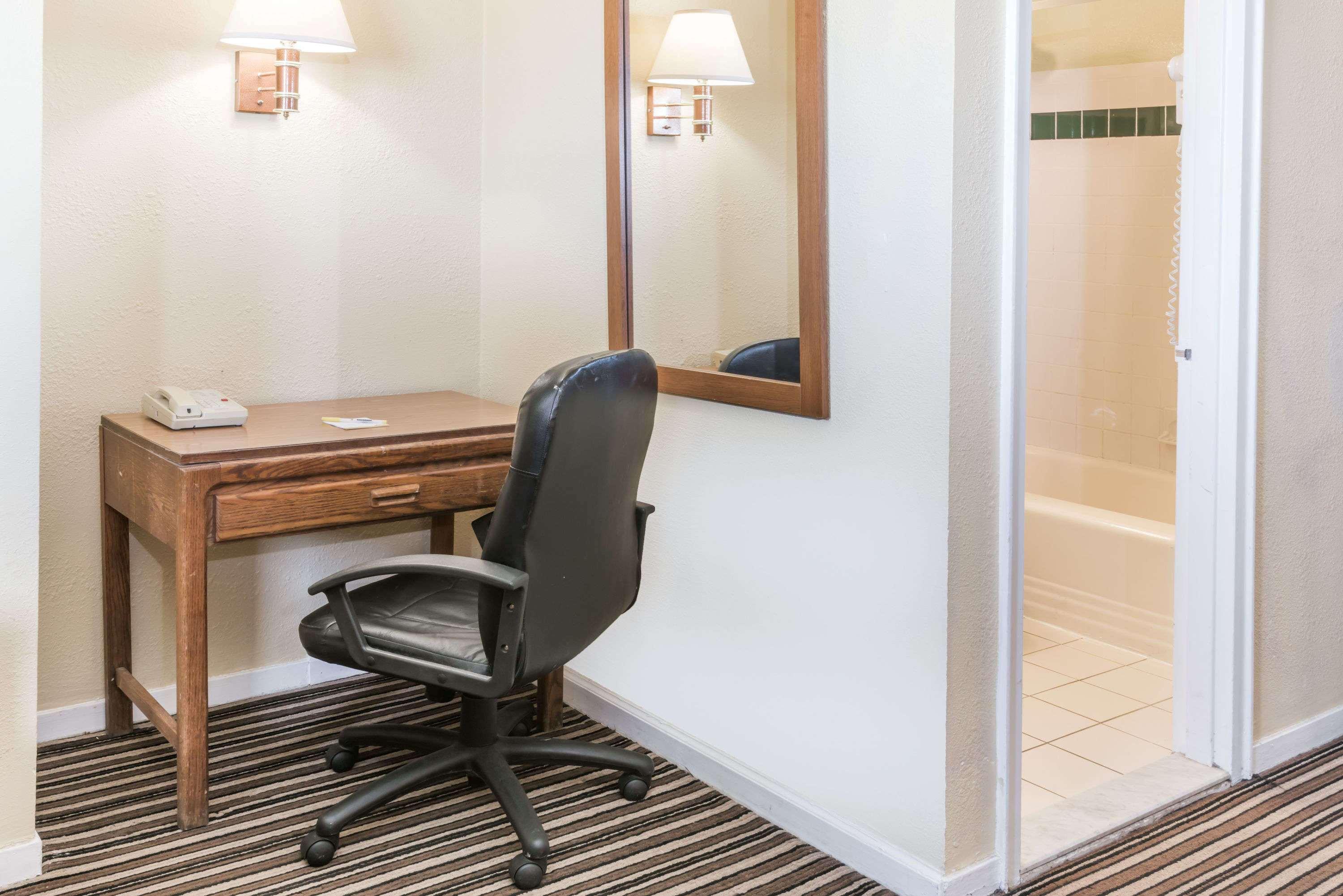 Days Inn By Wyndham Henrietta/Rochester Area Εξωτερικό φωτογραφία