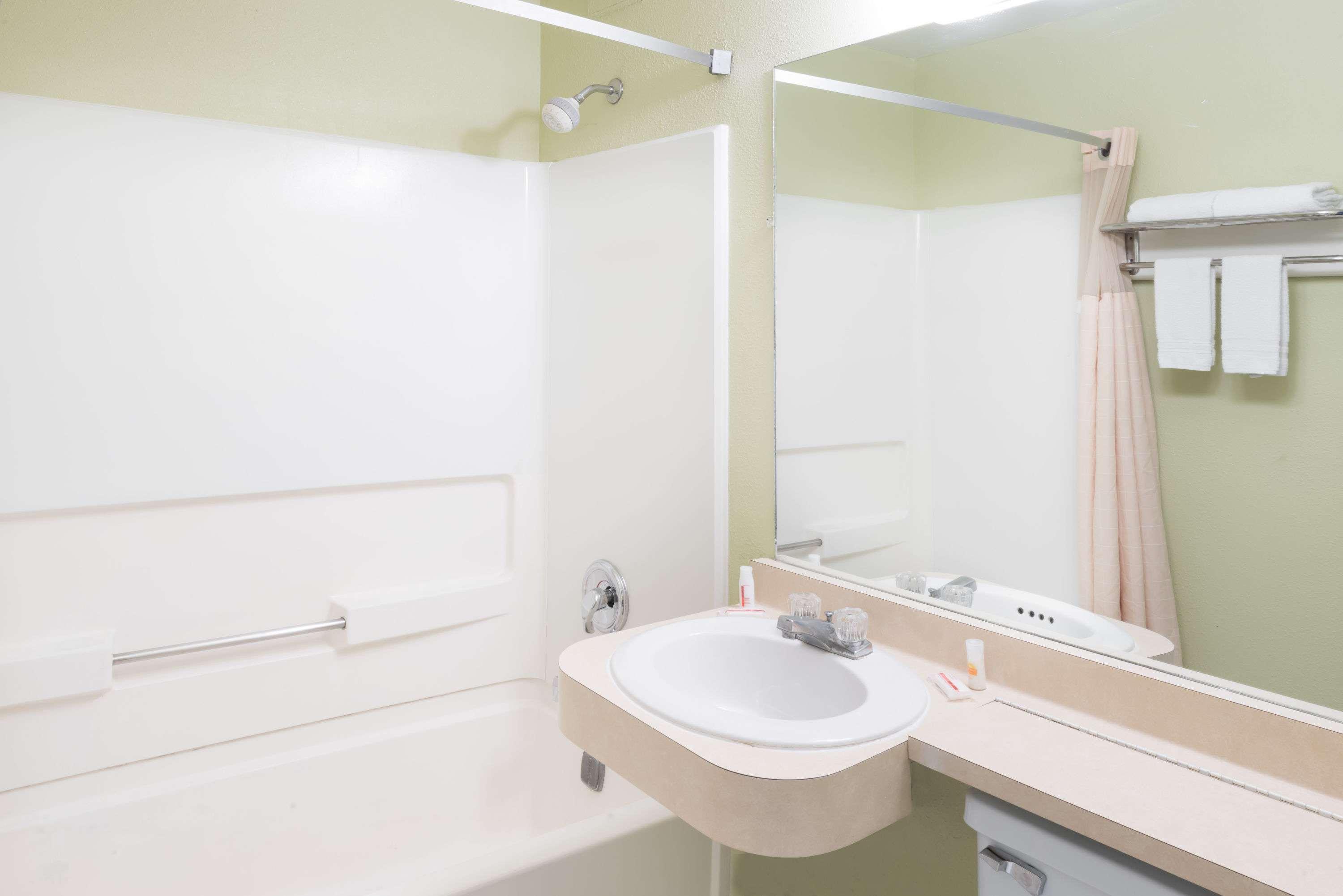 Days Inn By Wyndham Henrietta/Rochester Area Εξωτερικό φωτογραφία
