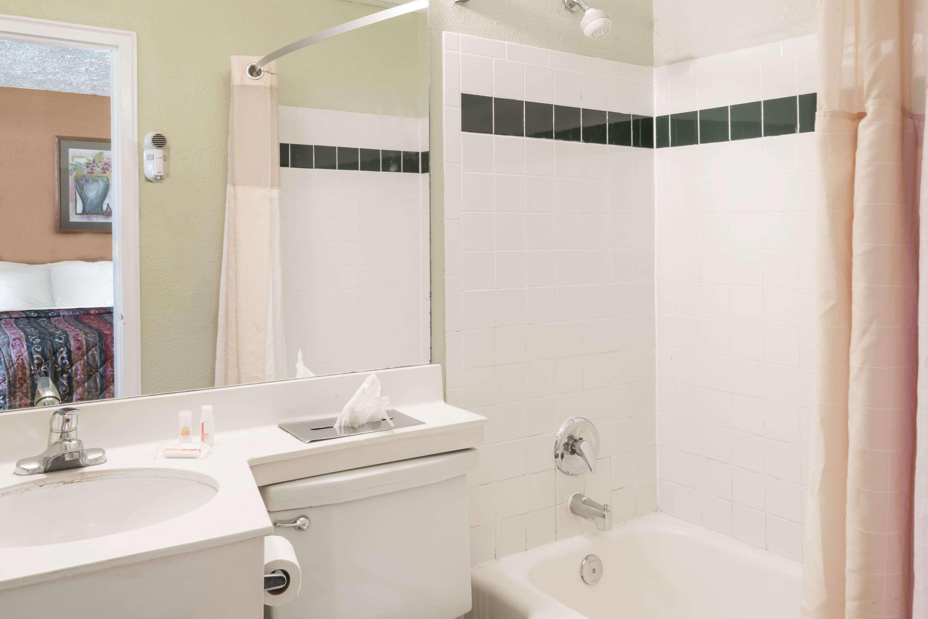 Days Inn By Wyndham Henrietta/Rochester Area Εξωτερικό φωτογραφία